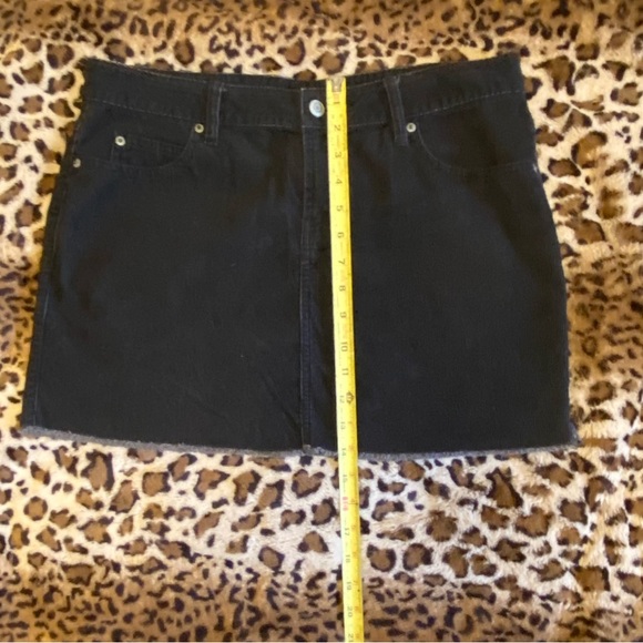 Old Navy women’s black corduroy distressed cutoff miniskirt. Size 10. - Picture 9 of 9